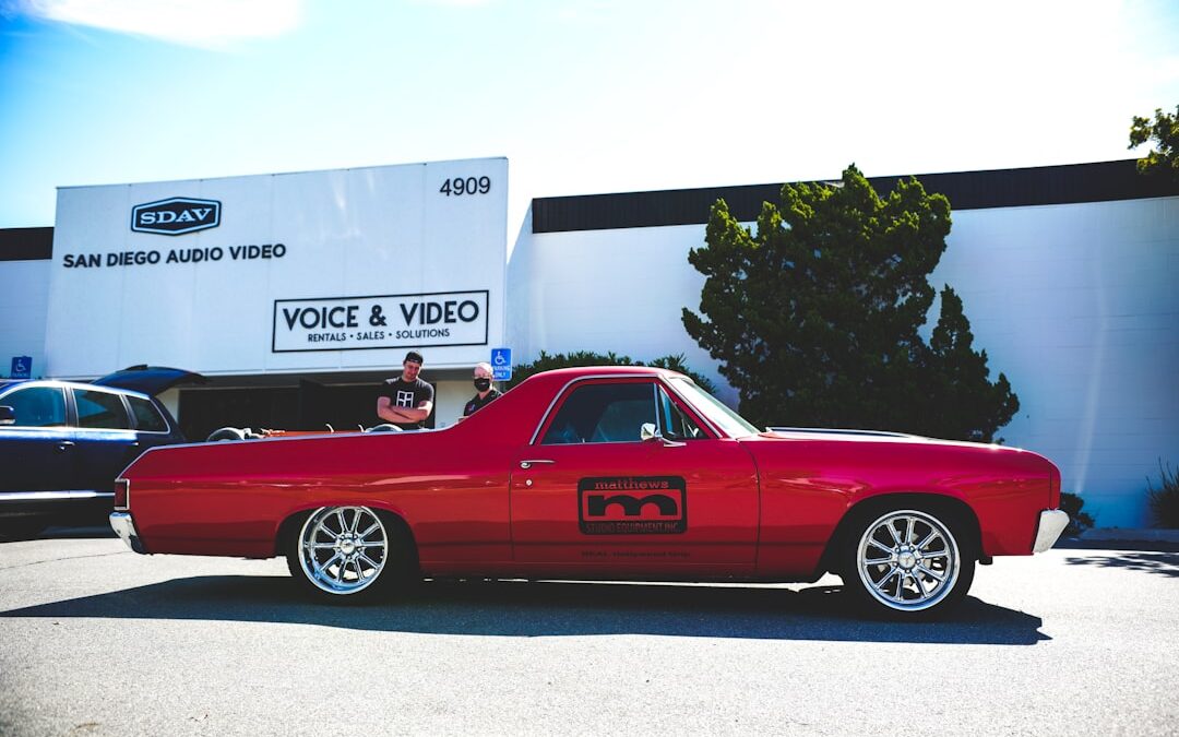 Dolly Parton: Pioneering the Music Industry with Technological Advancements and Bold Innovation