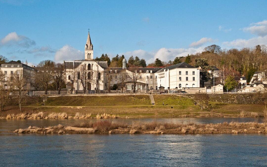 Transforming Holocaust Education: Immersive Virtual Tours and Thought-Provoking Journeys