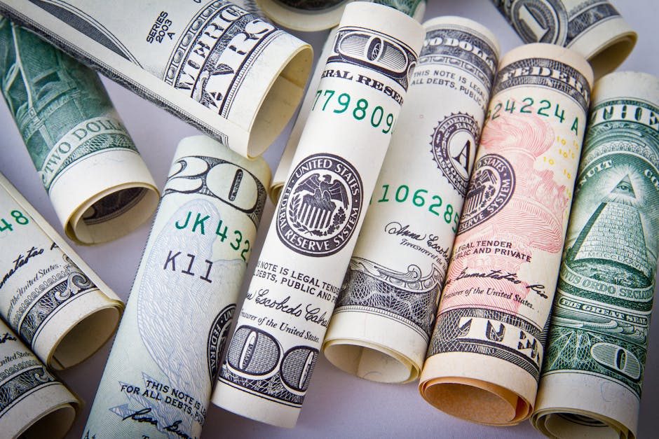 AI Pioneer Geoffrey Hinton Calls for Universal Basic Income Amid Job Crisis