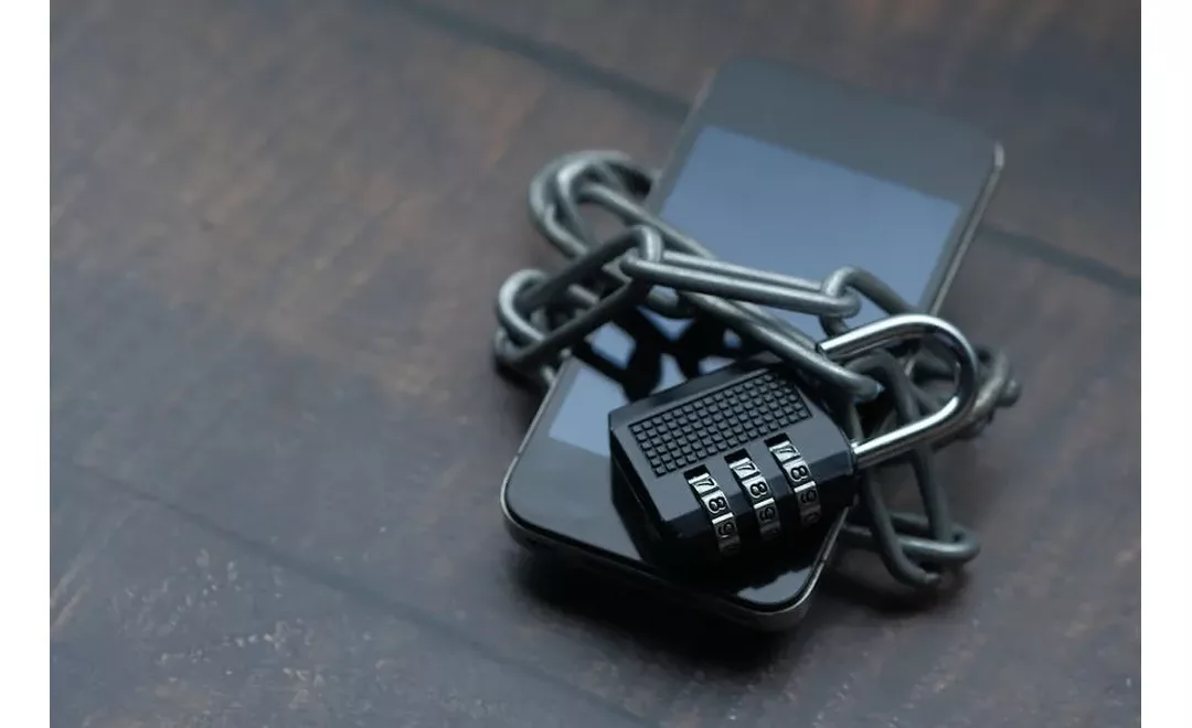2015 Mobile Security: Human Errors, Costs, and Tech Fixes